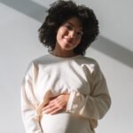 découvrez comment l'exercice durant la grossesse peut améliorer la qualité du sommeil et favoriser le bien-être de la future maman.