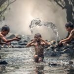 découvrez la joie et le bonheur à travers le rire, source d'énergie positive et de bien-être au quotidien.