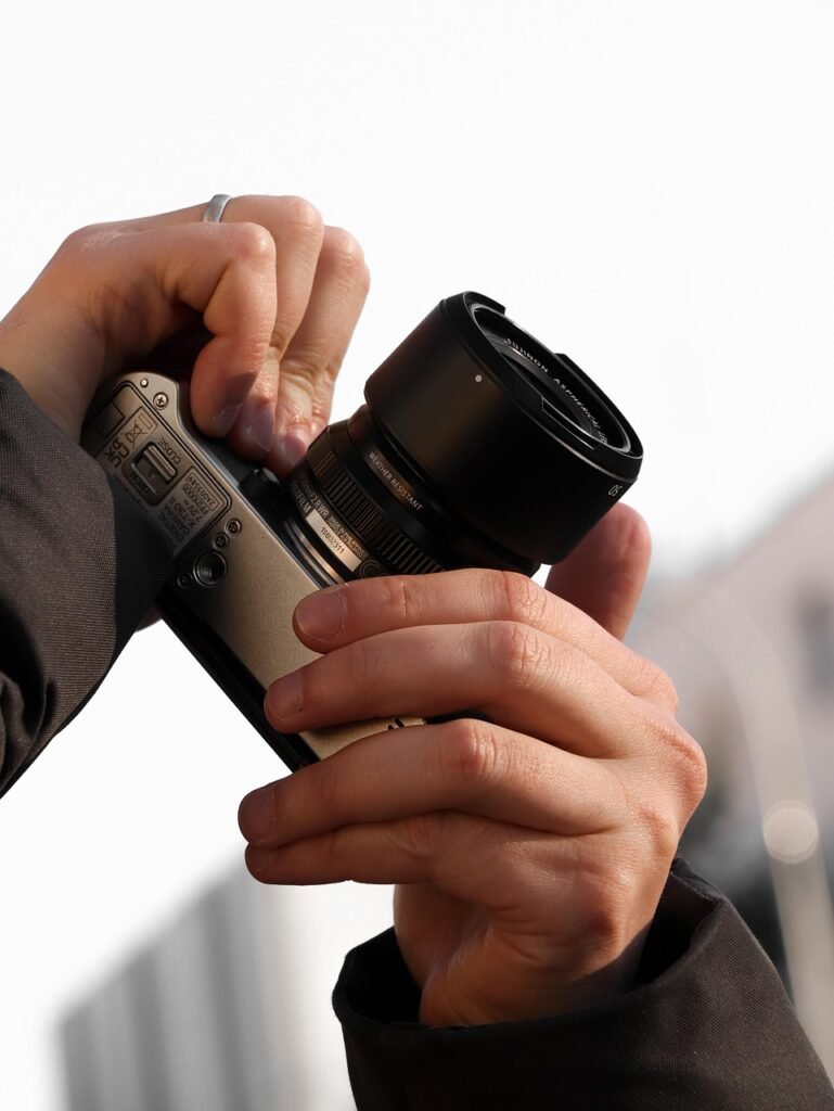 découvrez des conseils et stratégies pour faciliter l'ajustement entre frères et sœurs, renforcer leurs liens et promouvoir une harmonie familiale durable.