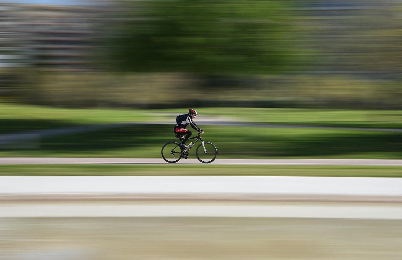 découvrez le lien entre la pratique du vélo et la dysfonction érectile : causes possibles, conseils pour prévenir les risques et préserver votre santé intime.