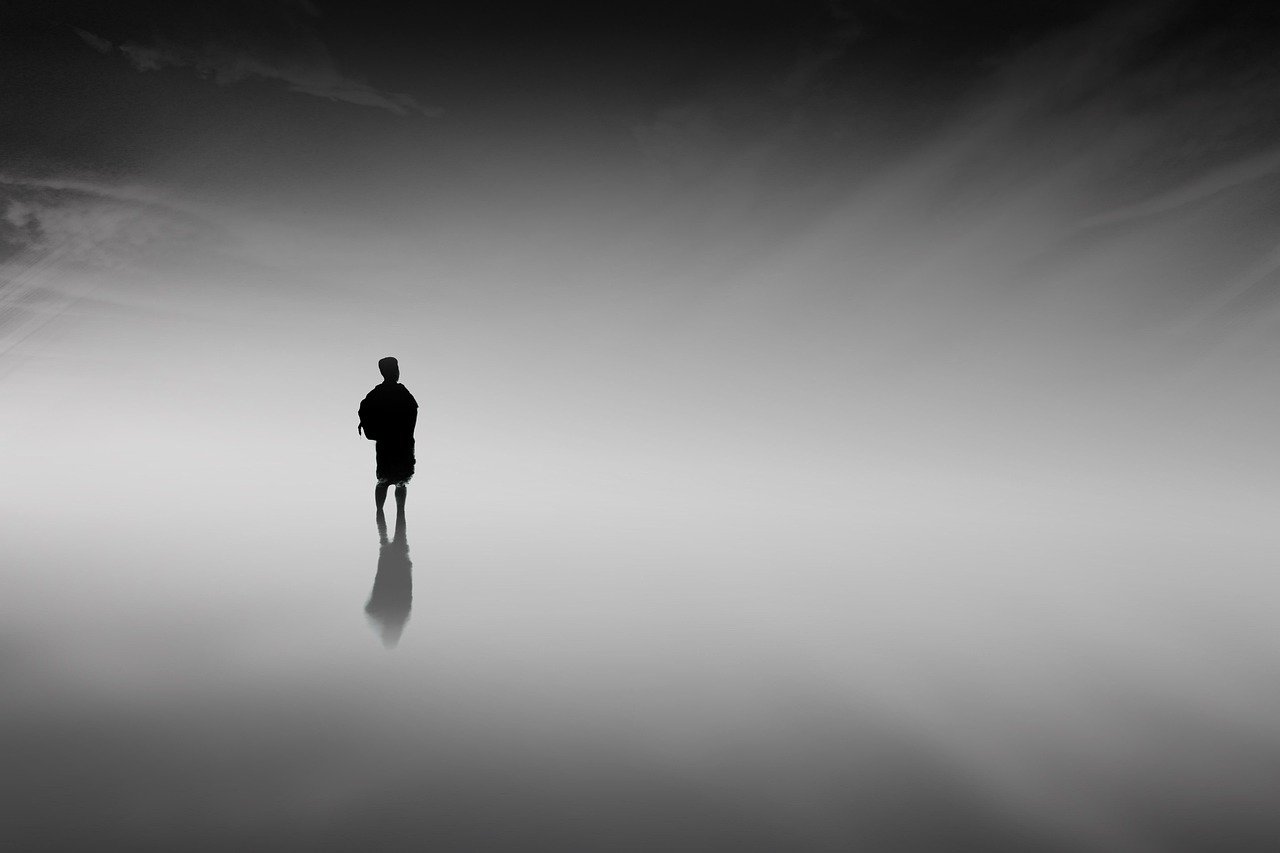 découvrez les causes et les effets de la solitude, ainsi que des conseils pour la surmonter et cultiver des relations épanouissantes.