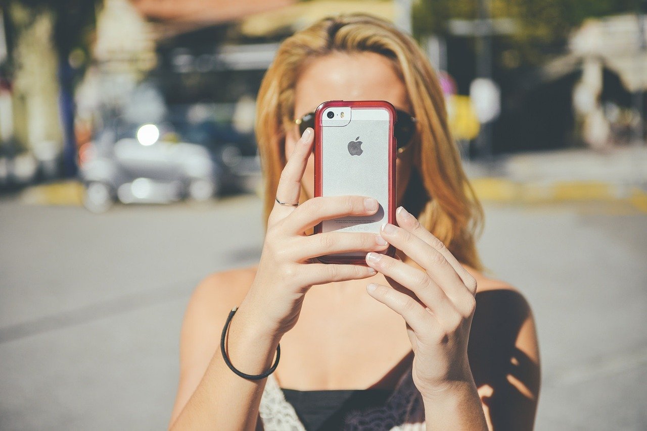 découvrez comment les distractions liées au téléphone affectent votre concentration et apprenez des astuces pour rester productif au quotidien.