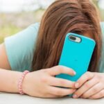 découvrez des habitudes efficaces pour renforcer votre confiance en vous au quotidien et développer une estime de soi durable.