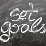 découvrez comment définir des objectifs réalistes pour atteindre vos ambitions avec efficacité et motivation.